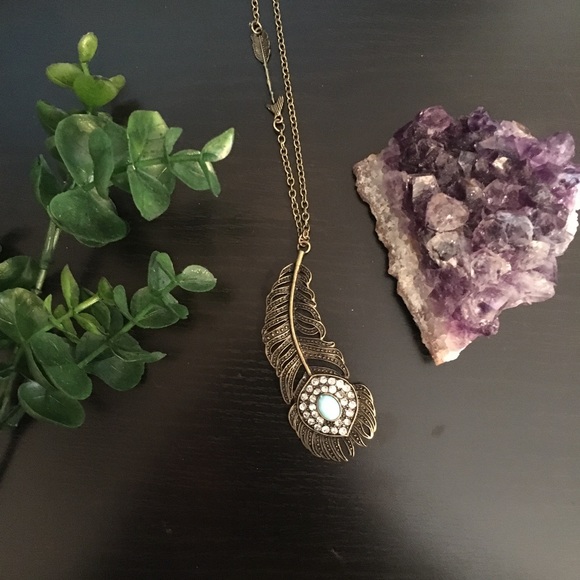 PacSun Jewelry - Long feather necklace